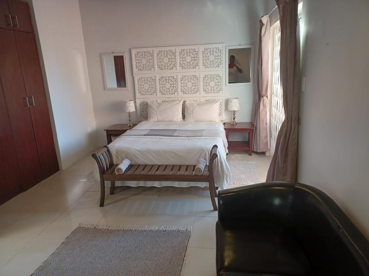 Summerstrand Self Catering For Two Port Elizabeth Kültér fotó