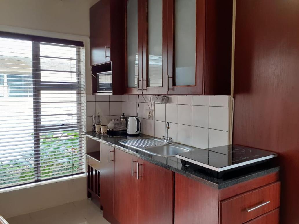 Summerstrand Self Catering For Two Port Elizabeth Kültér fotó